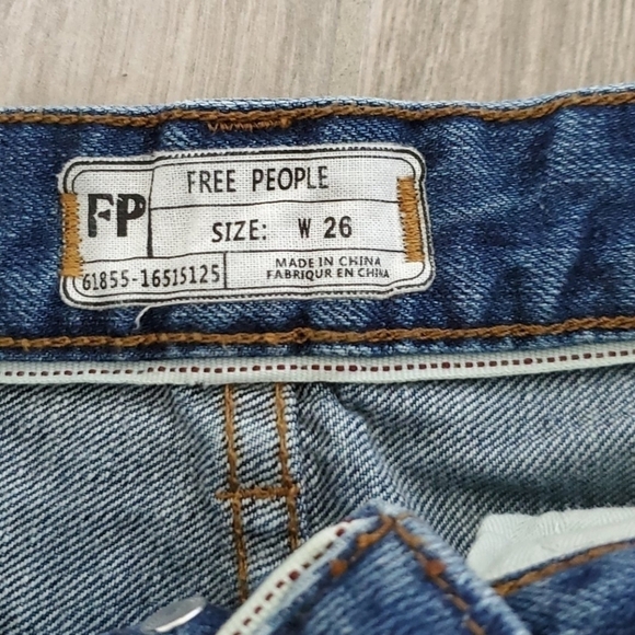 Free People Uptown High Rise Raw Hem shorts Size 26 - Picture 8 of 8